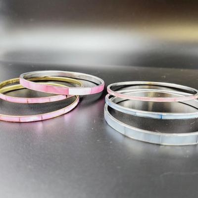 VINTAGE MOTHER OF PEARL BANGLE BRACELET SET