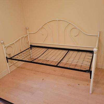 Metal Day Bed (BR1-DW)