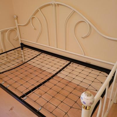 Metal Day Bed (BR1-DW)