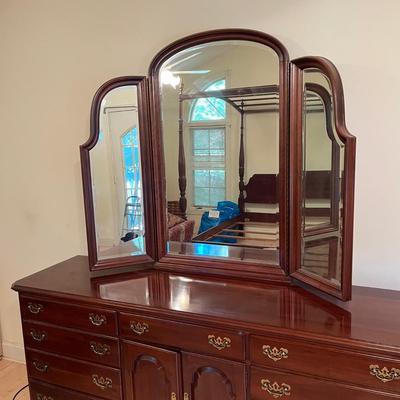Ethan Allen Georgian Court Dresser & Mirror (MB-MG)
