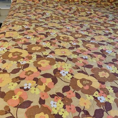 rare KING size 70s Flower Power Nubby retro Bedspread /Comforter