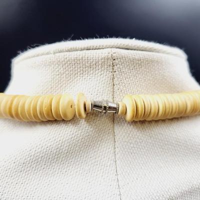 VINTAGE WOODEN STATEMENT PIECE NECKLACE