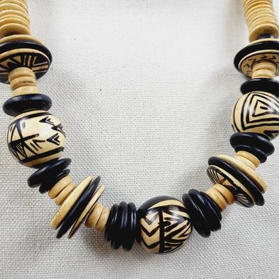 BEAUTIFUL VINTAGE WOOD STATEMENT PIECE NECKLACE