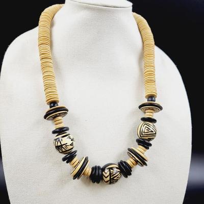 BEAUTIFUL VINTAGE WOOD STATEMENT PIECE NECKLACE