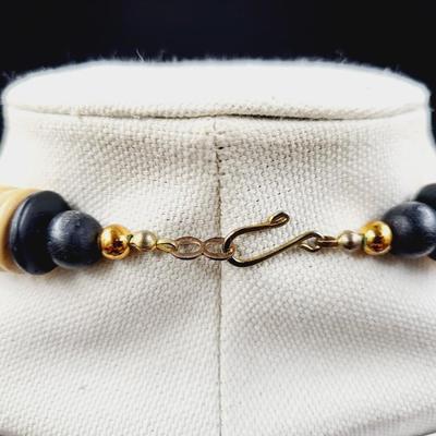 BEAUTIFUL VINTAGE WOOD STATEMENT PIECE NECKLACE