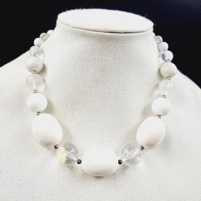 VINTAGE CHUNKY IRIDESCENT FASHION NECKLACE