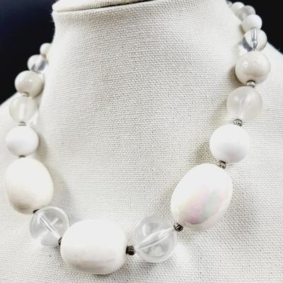 VINTAGE CHUNKY IRIDESCENT FASHION NECKLACE