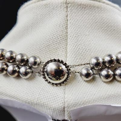 BEAUTIFUL CHAIN UNDERLAY SILVER METAL BEADED NECKLACE