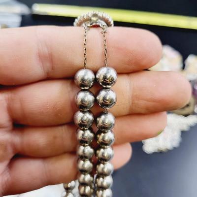 BEAUTIFUL CHAIN UNDERLAY SILVER METAL BEADED NECKLACE