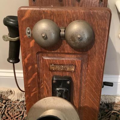 Vintage with modern twist - wooden phone