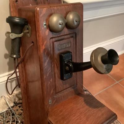 Vintage with modern twist - wooden phone