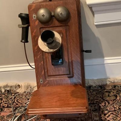 Vintage with modern twist - wooden phone