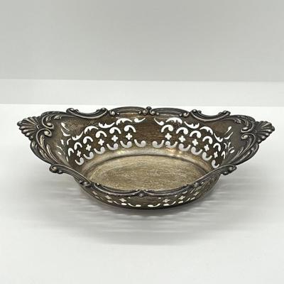 LOT 1: Oval Sterling Silver Serving Dish - 127.9 gtw