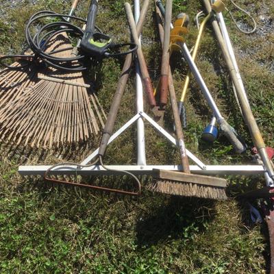 Lot. 6426. Assortment of Gardening tools