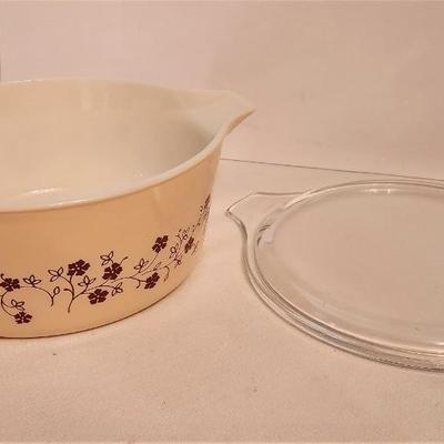 Lot #55 Scarce Promotional Pyrex 2.5 Quart Casserole with lid "Trailing Flowers"