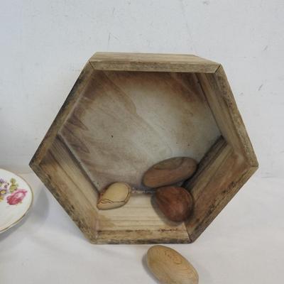 Kitchen/Home Decor: Small decorative plates/ display rack, Wooden Hexagon/Rocks