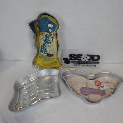 3 Wilton Metal Cake Pans: Holly Hobbie 1975, Bird & Banner 1987 & Flag - Vintage