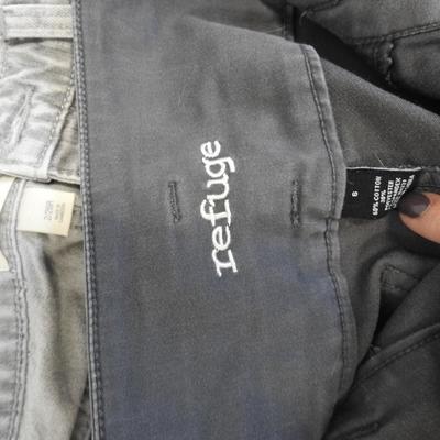 5 Shorts (2, 6, 6, 8, 32) & 1 Pair Pants (Med) all White/Gray/Black "Guess"