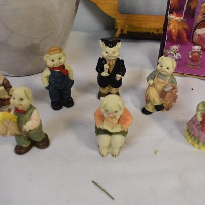 Farm Animal DÃ©cor: Piggy Family Figurines, Green Flower Ceramic, Chicken Vase