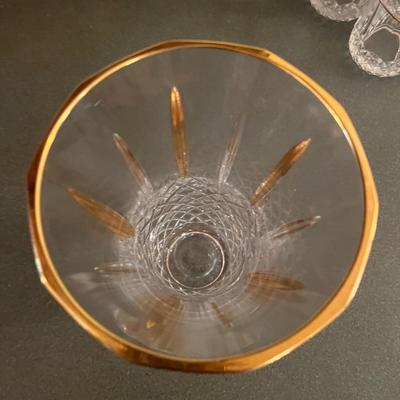 Gold Rimmed Glass Vase & Six Gold Rimmed Glasses (FR-MG)
