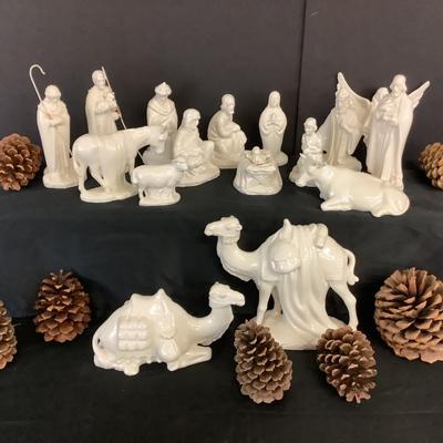 Lot. 6417. Vintage Holland Mold Nativity Set
