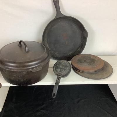 Lot.6442. Cast Iron Cooking set