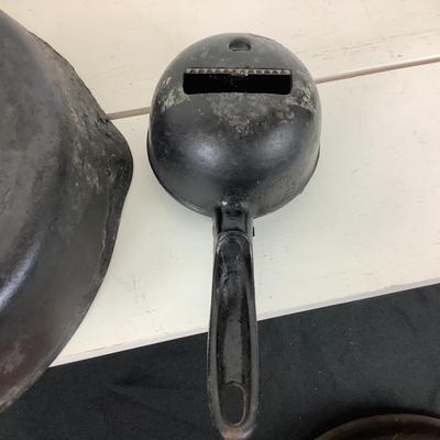 Lot.6442. Cast Iron Cooking set