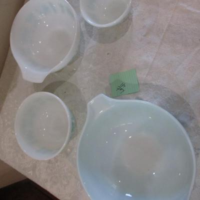 1950's Pyrex Nesting Bowls-- Butter print