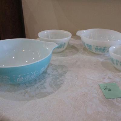 1950's Pyrex Nesting Bowls-- Butter print
