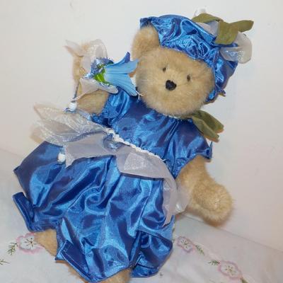 Limited Bear of the Month Gloria Bearybloom'.