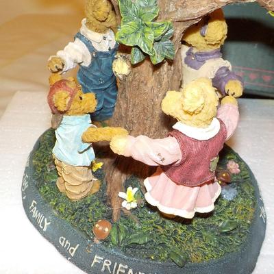 Boyd's Figurine Art work.