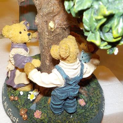 Boyd's Figurine Art work.