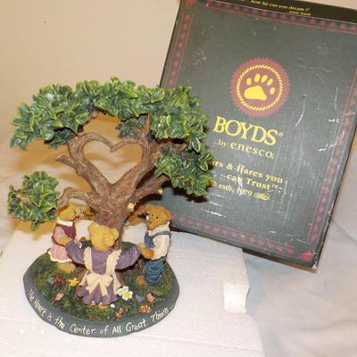Boyd's Figurine Art work.