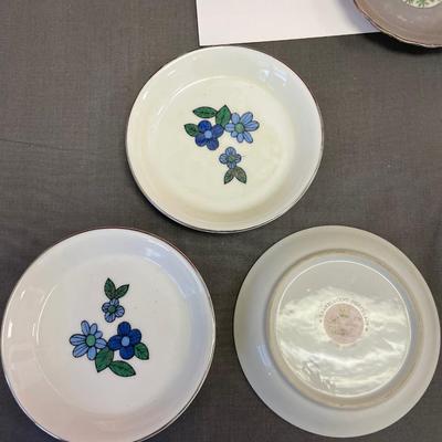 Avon vase and small plate assortment