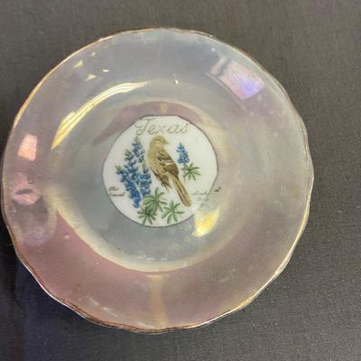 Avon vase and small plate assortment