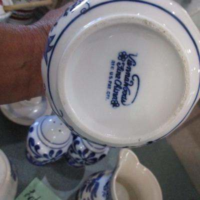 Churchill England Pottery/Salt & Pepper Shakers