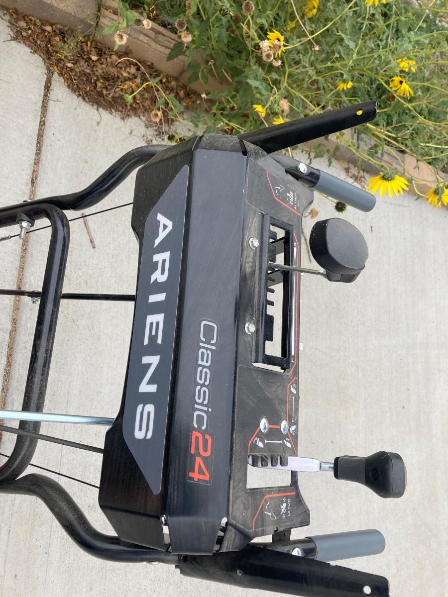 BRAND NEW ARIENS CLASSIC 24 in. 208 cc TWO STAGE GAS SNOW BLOWER