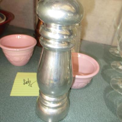 Kitchenware-salt & pepper shakers