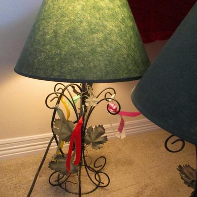 2 Green Lamps