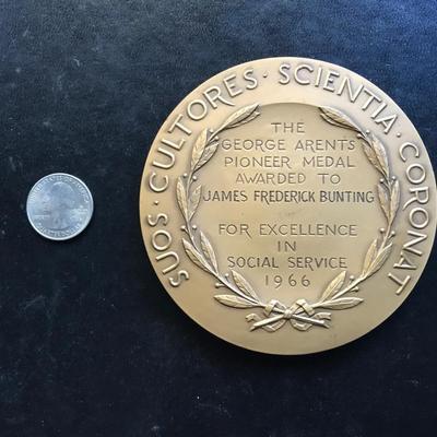 LARGE HISTORICAL MEDAL