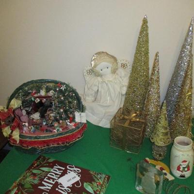 Christmas Decor-Decorated Basket
