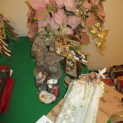 Jim Shore Figurine, Artificial Flower Arrangement