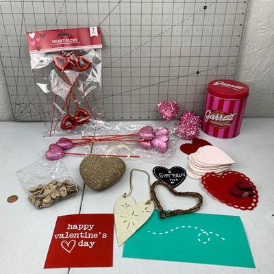 #26 Valentines Craft/Decor Pieces