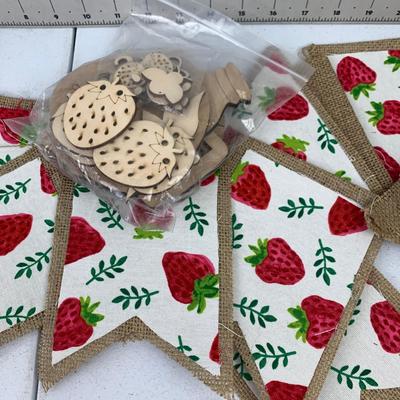 #35 Strawberry Banner & Crafting Blocks
