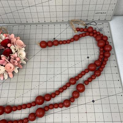 #86 Valentine Mini Wreath & Red Bead Piece