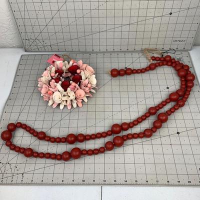 #86 Valentine Mini Wreath & Red Bead Piece