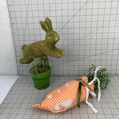 #105 Grass Easter Bunny & Carrot Pillow