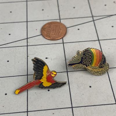 #153 Bird & Armadillo Pin