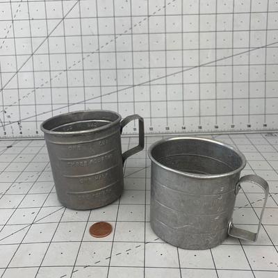 #231 Vintage Measuring Cups