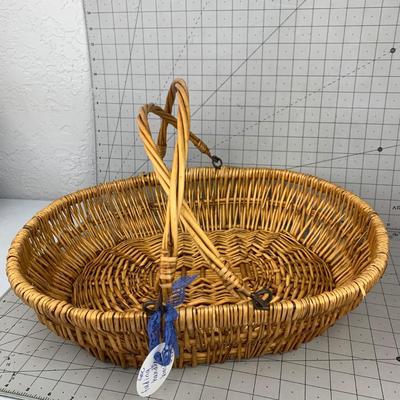 #253 Folding Handle Basket (1 of 2)